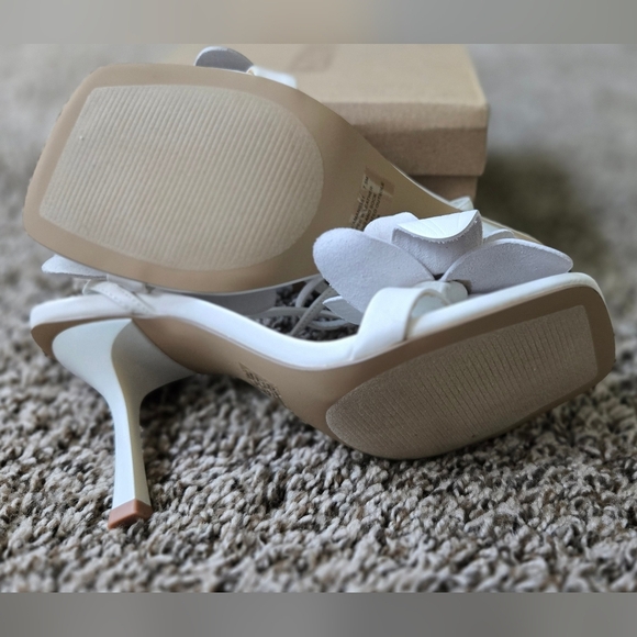 Steve Madden Women's Amani Heeled Sandal White NIB Classic Wedding - Picture 6 of 6